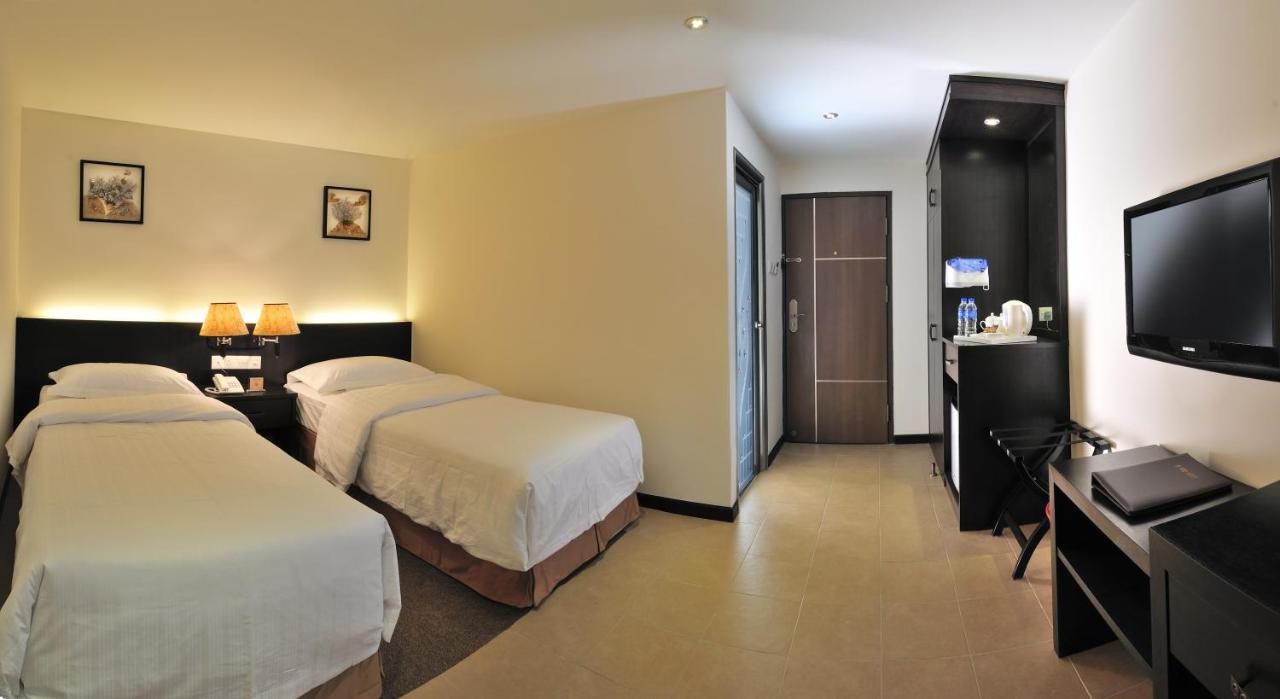 Ernes Hotel Perai Bagian luar foto