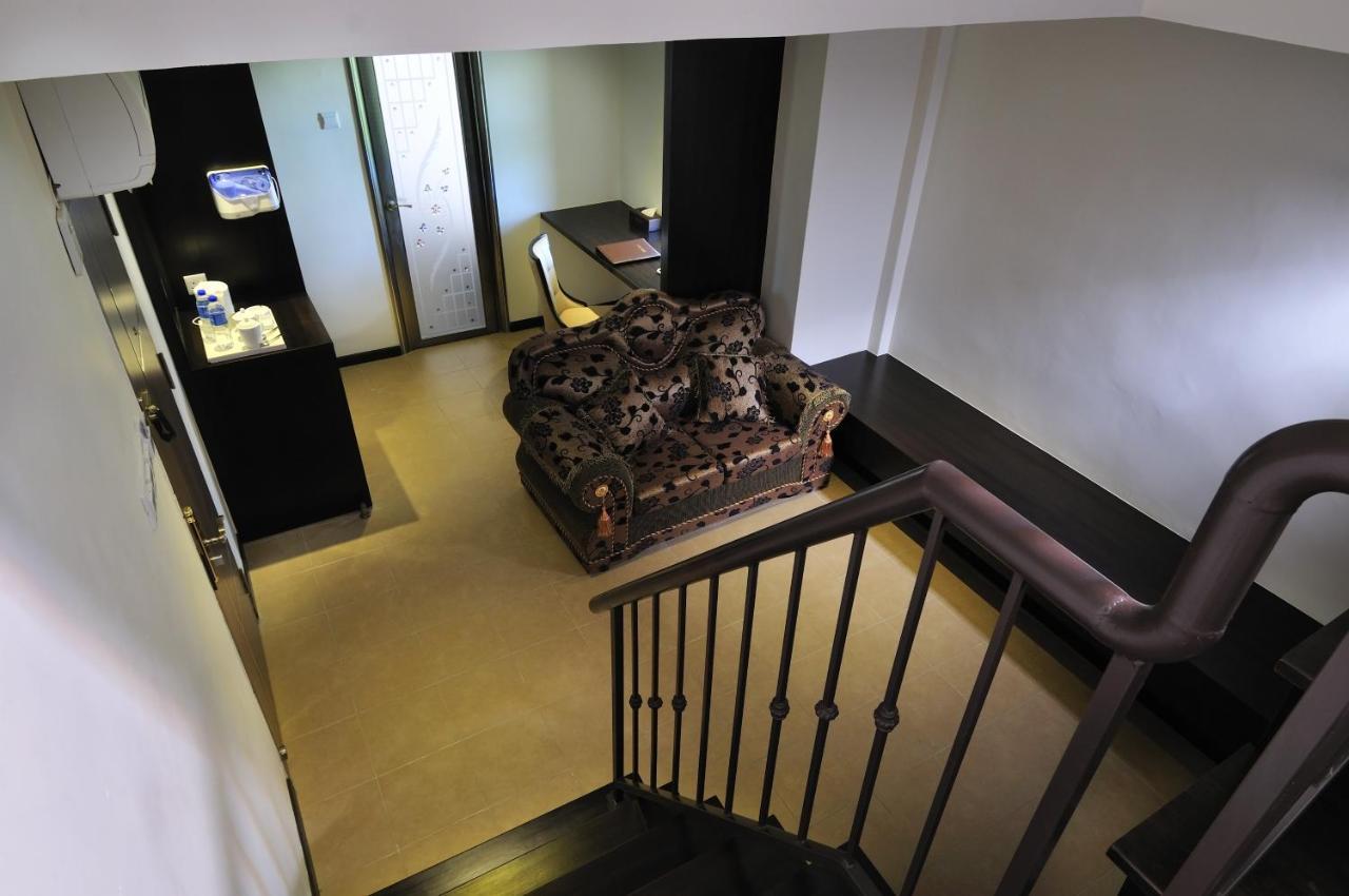 Ernes Hotel Perai Bagian luar foto