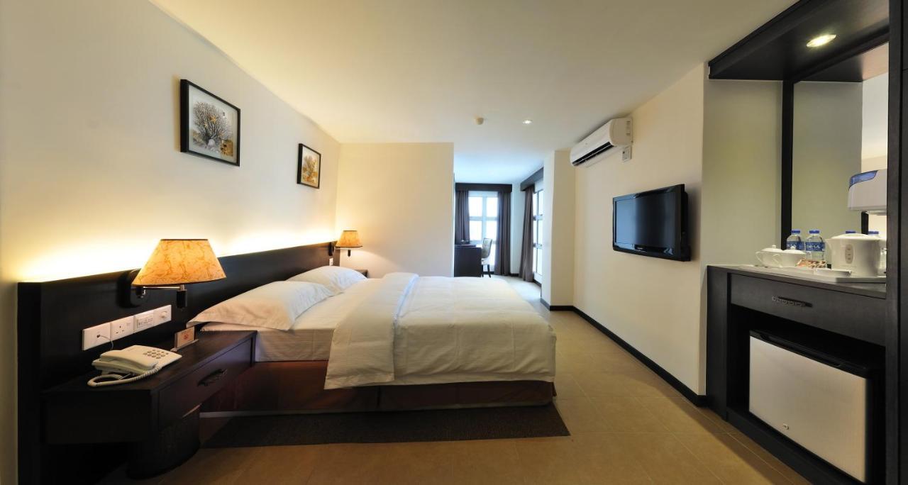 Ernes Hotel Perai Bagian luar foto