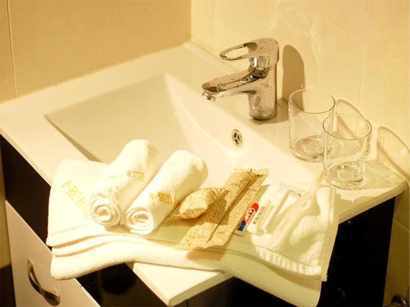 Ernes Hotel Perai Bagian luar foto